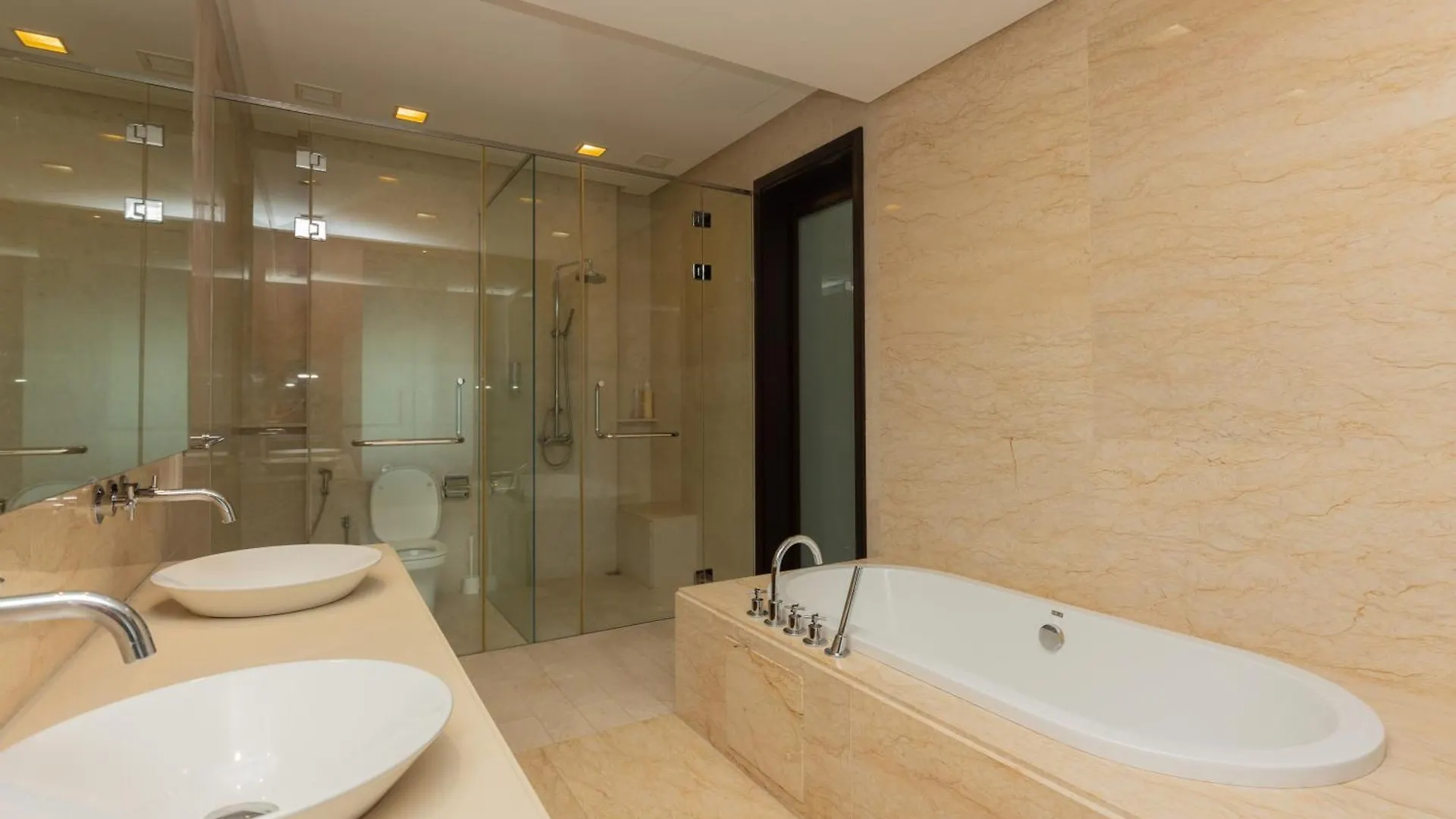 Tanjung Tokong Straits Quay Waterside Suite, By Bayan דירה